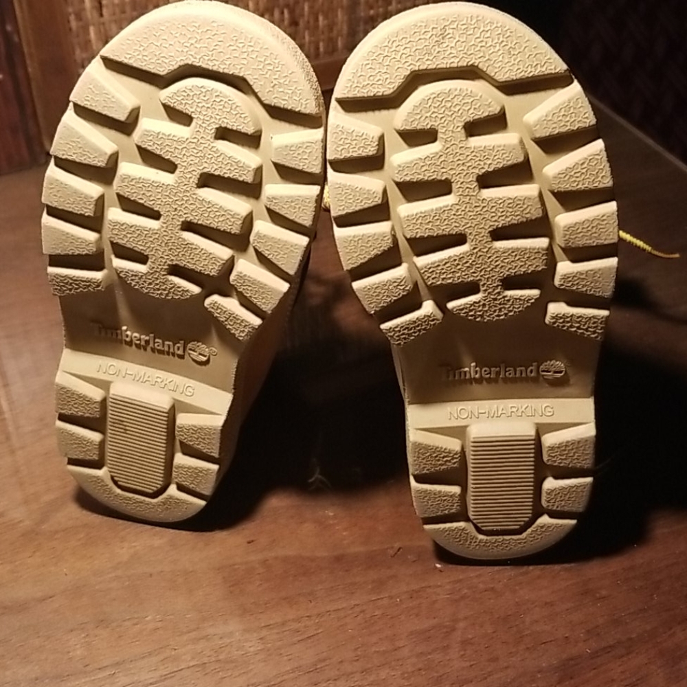 Kids Size 12 Timberland Boots w/ Dry Cleaning Kit - Picture 4 of 9